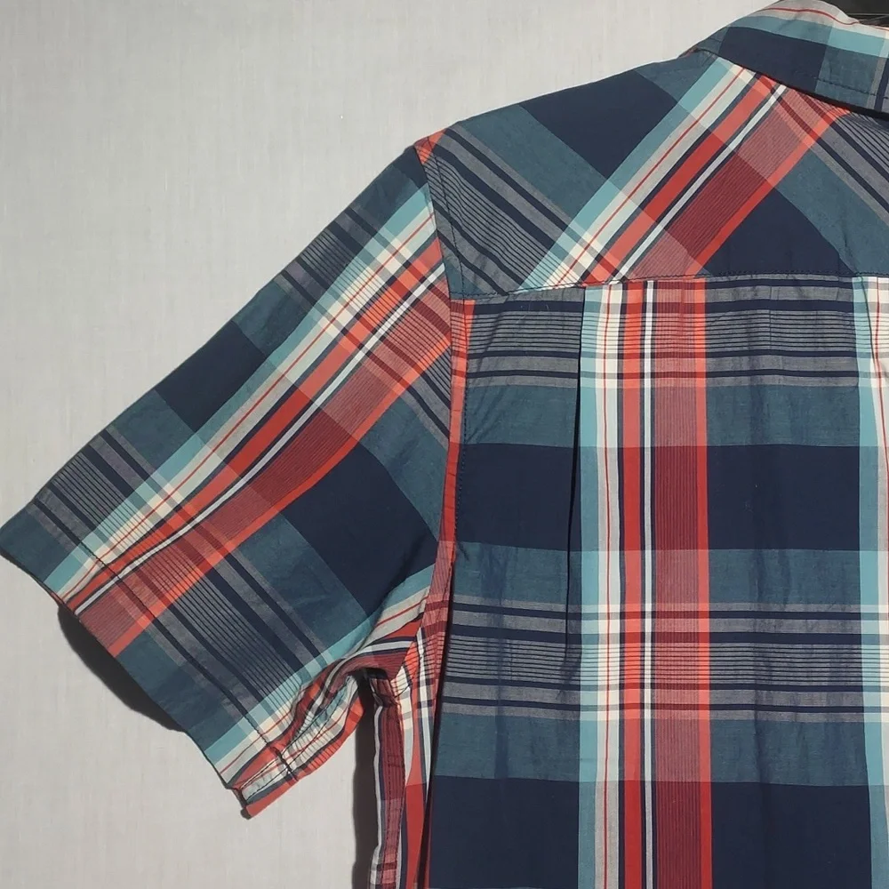 The North Face short‎ sleeve plaid men's button-up shirt size large